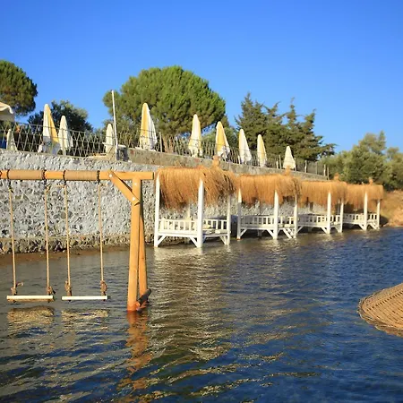 Mola Cunda Otel Ayvalı