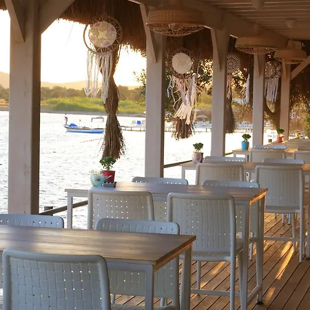 Mola Cunda Otel Ayvalı